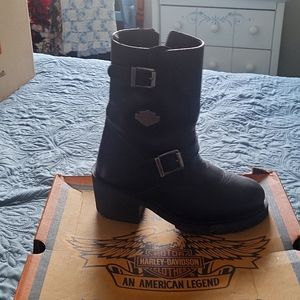 Ladies boots